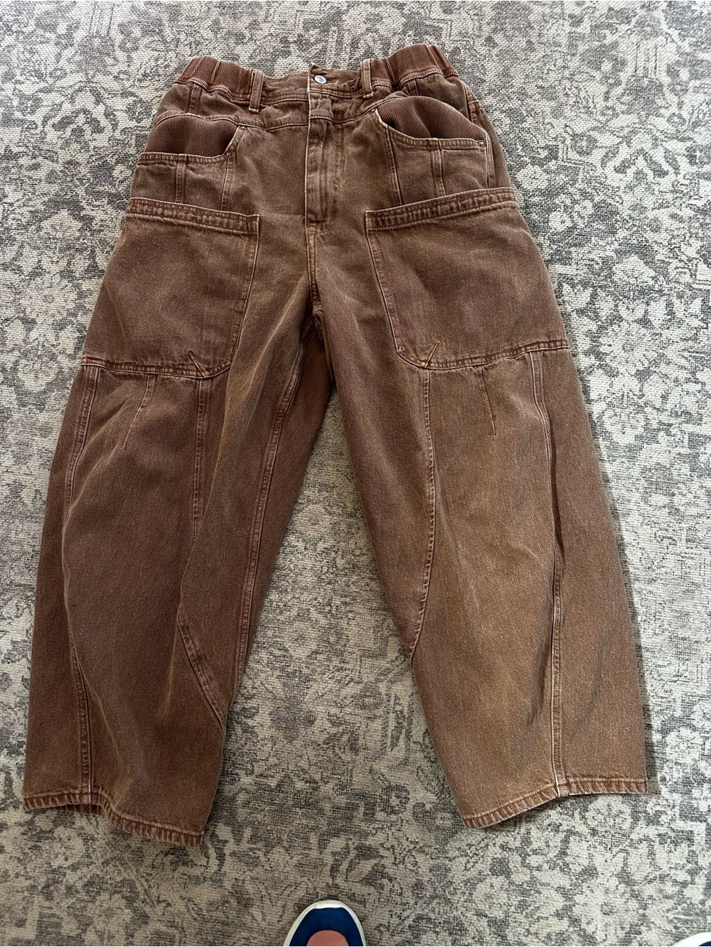Free People Women’s Barrel melted Chocolate Carpenter lightweight jeans size M